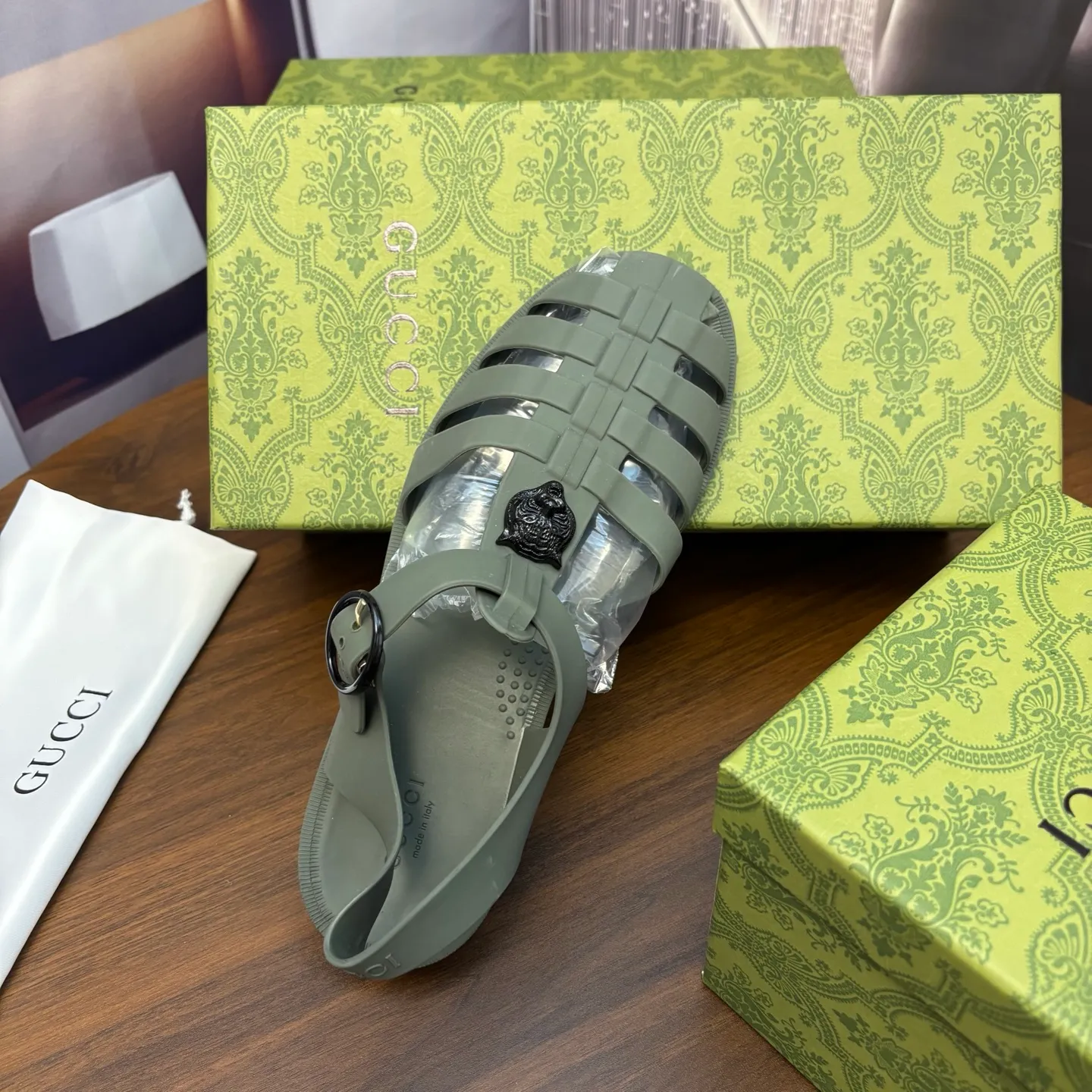 Men's shoes 260💰 [Gucci] Counter quality, top-quality original goods, real photos! Original TPU material, fine workmanship, comfortable; genuine 1:1 replica Size: 36 ~ 46